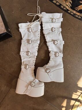 White thigh high 5” Platform Boots w Buckle Straps. Cosplay anime cyberpunk! NIB